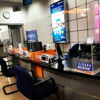 PEMBATAS MEJA AKRILIK / PENYEKAT MEJA / TABLE DIVIDER 84x55 3MM