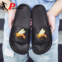 Summer Men's Slippers Embroidery Bee Outdoor Garden Shoes Male Clogs Indoor Bathroom Slides Mules Beach Slippers Flip Flops