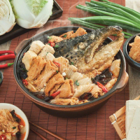 【林聰明】林聰明禮盒組_經典沙鍋菜湯底2100g+鮭魚頭300g(含運;年菜;鍋物)
