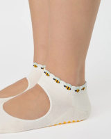 ถุงเท้าพิลาทิส สำหรับผู้หญิง รุ่น ICON CUFF STRAP สี BEE
