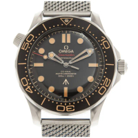 【OMEGA 歐米茄】海馬300A米 007鈦金屬聯名紀念版x42mm(210.90.42.20.01.001)