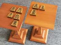 日本將棋駒臺一對，搭配棋墩使用，放吃掉的對方棋子（持子）用。