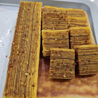 Lapis Legit / lapis kacang khas kalimantan full mentega segitiga