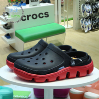 รองเท้าผู้ชายเป็นรองเท้ากีฬา Crocs ของแท้สีดำสีแดงด้านล่าง