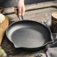 8.2/9.8 Inch Cast Iron Skillet With Handle Frying Pan Chefs Pan Omelette Pan Kitchen/Camping Cookwar