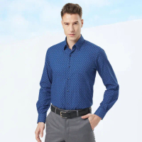 【pierre cardin 皮爾卡登】男襯衫 埃及棉進口素材純棉親膚雙面緹花商務休閒長袖襯衫_藍底白點(23911-37)