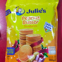 Peanut Butter บิสกิตแซนวิช รสเนยถั่ว by Julie’s แบบห่อใหญ่ 12 ห่อเล็ก