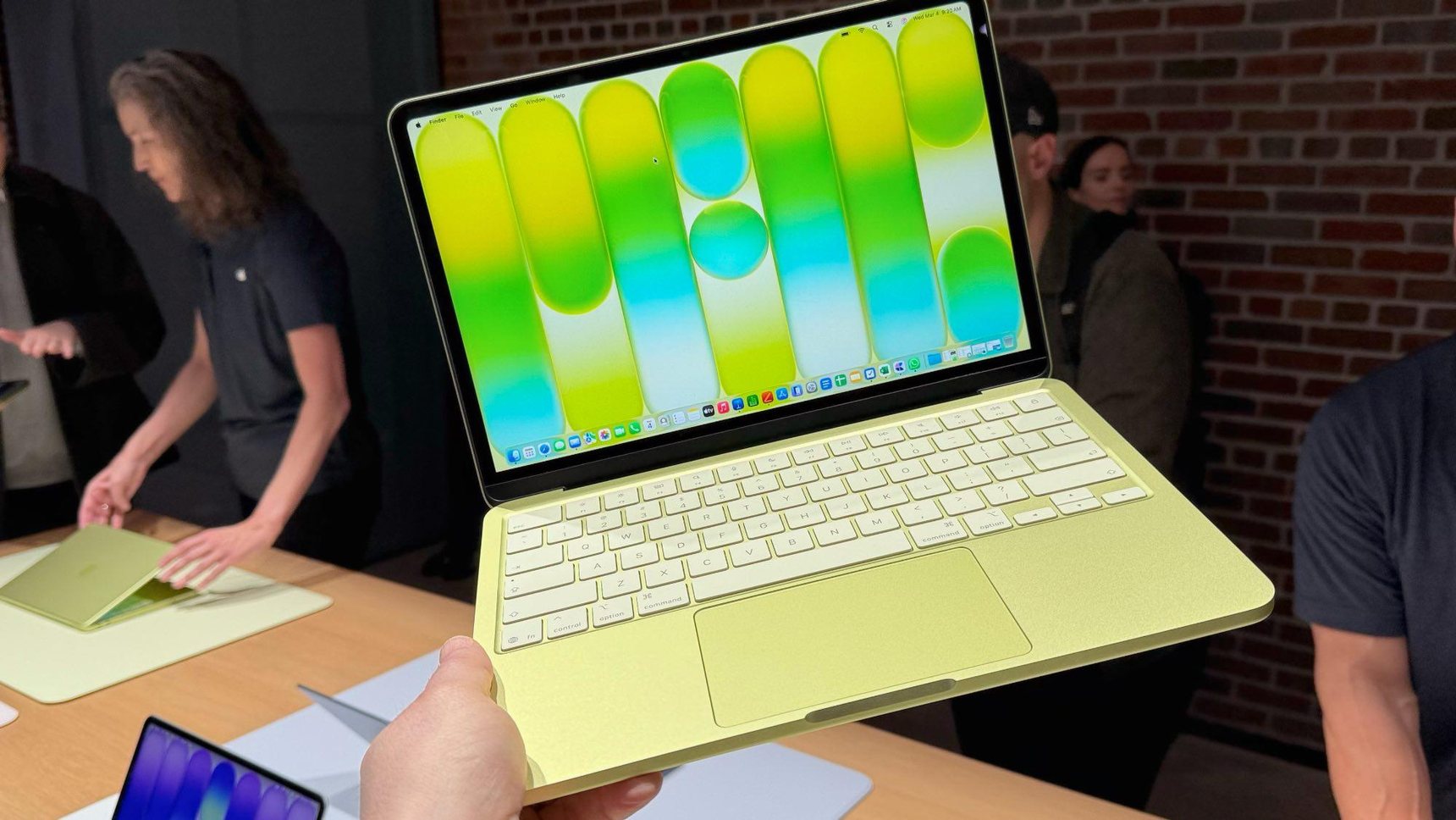 Apple が 599 ドルの MacBook Neo を発表、プレミアムなデザインで低