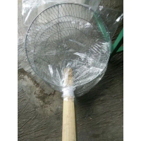 Serok Saringan Gorengan Uk 30 Gagang Kayu Kitchenware