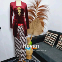 [1 Set] Kebaya + Jarik Instan, Body panjang Cantik + Bros - Motif Parang Garuda | Jumbo