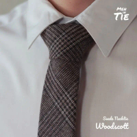 Men in Tie เนคไทแบบผูกเองขนาด 6cm สีน้ำตาล รุ่น Woodscott