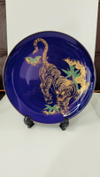 有田燒秀峰款——藍釉瓷賞盤\掛盤——琉璃金彩虎繪皿。有掛孔。