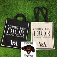 最後現貨! 跩狗嚴選 英國限定 迪奧 Dior 與英國美術館 V&amp;A 聯名限量 帆布袋 托特包 黑色 灰白色 購物袋 兩款