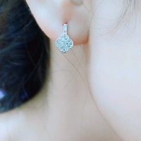 Anting jepit fashion model kembang mata putih