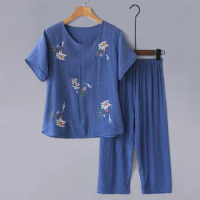 Crew Neck Pajama Top Elegant Mid-aged Women's Flower Print Pajama Set With Wide Leg Pants Comfortable Sleepwear For Mother