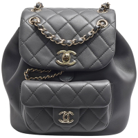 CHANEL 經典雙C LOGO轉釦菱格紋小牛皮口袋後背包(灰色)