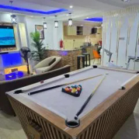 住宿 Exquisite and Cozy 3-bedroom Apt with hot-tub, WiFi, DSTV, and Inverter Power Backup Agege