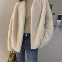 Environmentally Friendly Fur 2023 Winter New V-Neck Fur One Piece Coat for Young Women's Loose and Slim Imitation Fur Short Coat