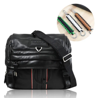 【BALLY】經典LOGO雙扣翻蓋束多功能商務包胸口包斜背包(黑 買就隨機送BV鑰匙圈)