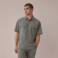 GIORDANO  男裝機能吸濕排汗襯衫 Urban Walker系列 - 28 軍綠