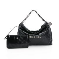 【CHANEL 香奈兒】24C 橫版22 bag(黑/雙色鏈帶/銀色logo)