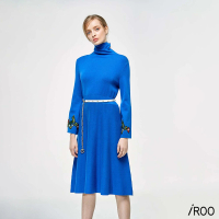【iROO】寶藍色刺繡針織洋裝
