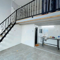 Zea Decor Mezanine Minimalis Modern Rangka Besi Hollow Galvanis Railing Elegan Tangga Kayu Lantai Ko