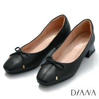 DIANA 5 cm質感羊皮蝴蝶結飾方圓鞋楦粗低跟鞋-漫步雲端焦糖美人-黑