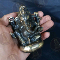 Koleksi Patung Dewa Ganesha Duduk di Atas Batu