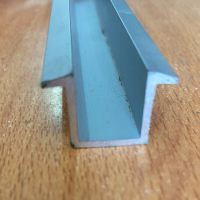 Rel bawah pintu lipat aluminium Dekson (Folding Al Channel 7166) DKS