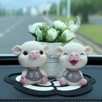新款五菱宏光miniev布置可愛小豬汽車內飾品擺件搖頭豬公仔車載