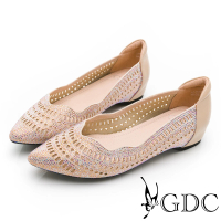 【GDC】真皮簍空雕花水鑽宴會必備舒適內增高包鞋-卡其色(214001-14)