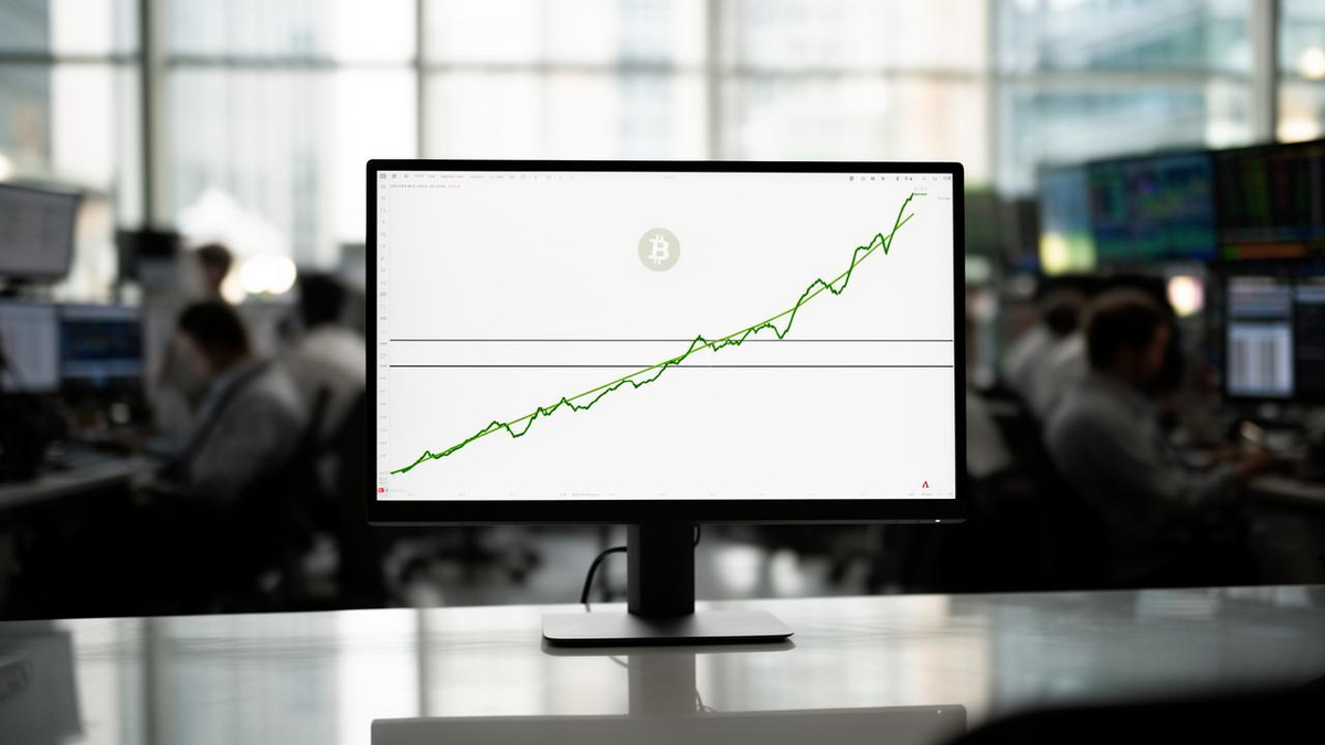 Bitcoin Climbs Back Above $79,000 as ETF Inflows and Strategy Purchase Fuel Recovery