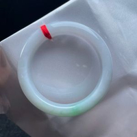 緬甸手鐲白底青翡翠手鐲玉質細膩顏色陽綠乾淨清爽東方韻味大氣