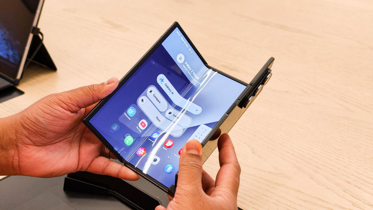 Samsung の 2,899 ドルの Galaxy Z TriFold が米国で発売、下取り