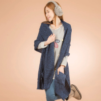 【雪莉亞】韓系仿羊毛雙口袋披肩式圍巾(深藍色灰色)
