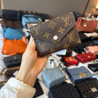 Preloved  Lv short wallet