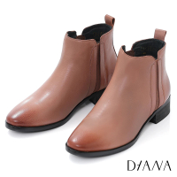 【DIANA】3.5cm雙色牛皮經典百搭彈性帶切爾西靴-率性時尚(棕)