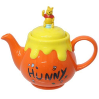 小禮堂 迪士尼 小熊維尼 造型陶瓷茶壺 550ml (黃橘蜂蜜款) 4942423-270065