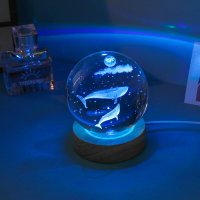 【All Splendid】夜晚鯨魚 水晶球 LED發光底座 燈座 生日禮物 情人節禮物 送禮 水晶雕刻球 氣氛小物