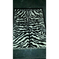 KARPET PERMADANI MOTIF MACAN DAN ZE 100 X 150