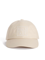 หมวกแก๊ปยูนิเซ็กส์ Maison Kitsune Stamp สี Light Cream