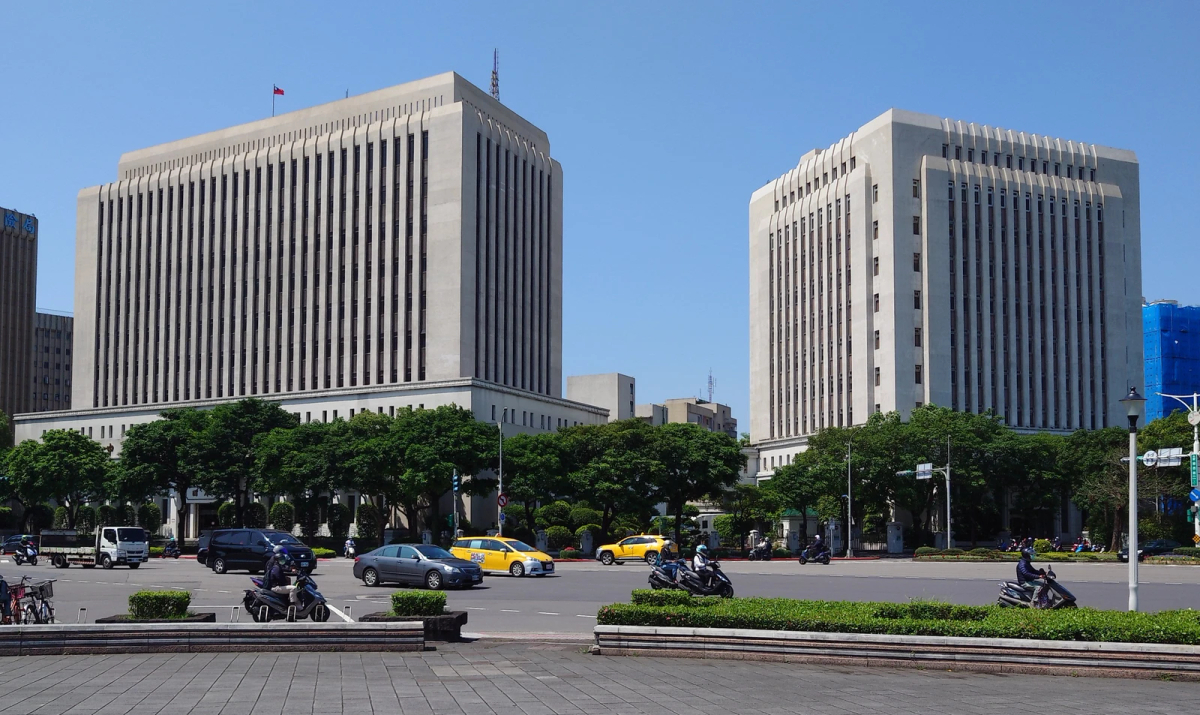 Taiwan Central Bank Chief Signals Rate Hike Next Year If Inflation Tops 2%