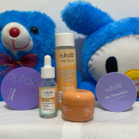 Nuface Nu Glow Brighten & Supple Skin Toner, Nu Flawless Loose Powder, & Nu Glow Serum untuk Kulit C