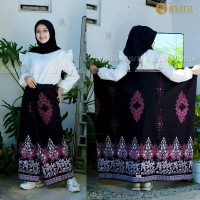 Inara pink putih dasar hitam - Sarung Batik Cap Wanita Katun Halus Pekalongan Muslim  Santri Motif H