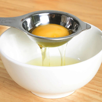 【COLOR ME】不鏽鋼蛋清分離器(304不鏽鋼蛋清分離器 蛋黃 蛋清 分蛋器 雞蛋 蛋液 過濾器 料理 烘焙)