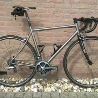 Cheap titanium road bike frame with a breakaway design, custom titanium race bicycle frame, hot sale titanium frame bike