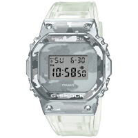 【CASIO 卡西歐】G-SHOCK 冰酷迷彩金屬電子手錶 畢業 禮物(GM-5600SCM-1)