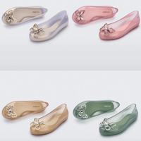2024 รองเท้าชั้นเดียวทรงพั้มพ์ผู้หญิงรุ่นใหม่ของ Melissa รองเท้าเจลลี่ผูกโบว์ส้นแบน   รองเท้าแม่ลูก ~