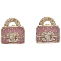 CHANEL 經典水鑽雙C LOGO菱格紋手提包造型穿式耳環(粉紅/金色)